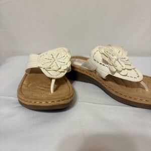 Cliffs by White Mountain Women's Cynthia wedge thong sandals